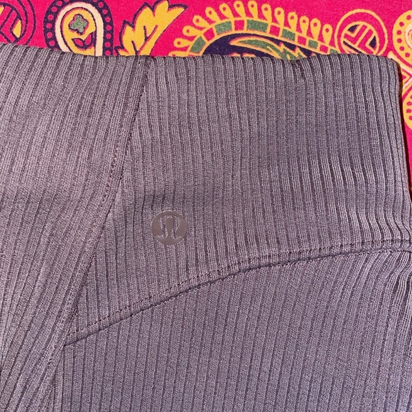 Lululemon NEW ribbed soft streme zipped leg cropped pant sz 8 🤎 - Picture 7 of 13